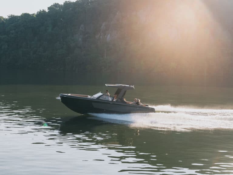 Aviara AV28S on the lake