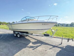 Boat trailer with short bunks