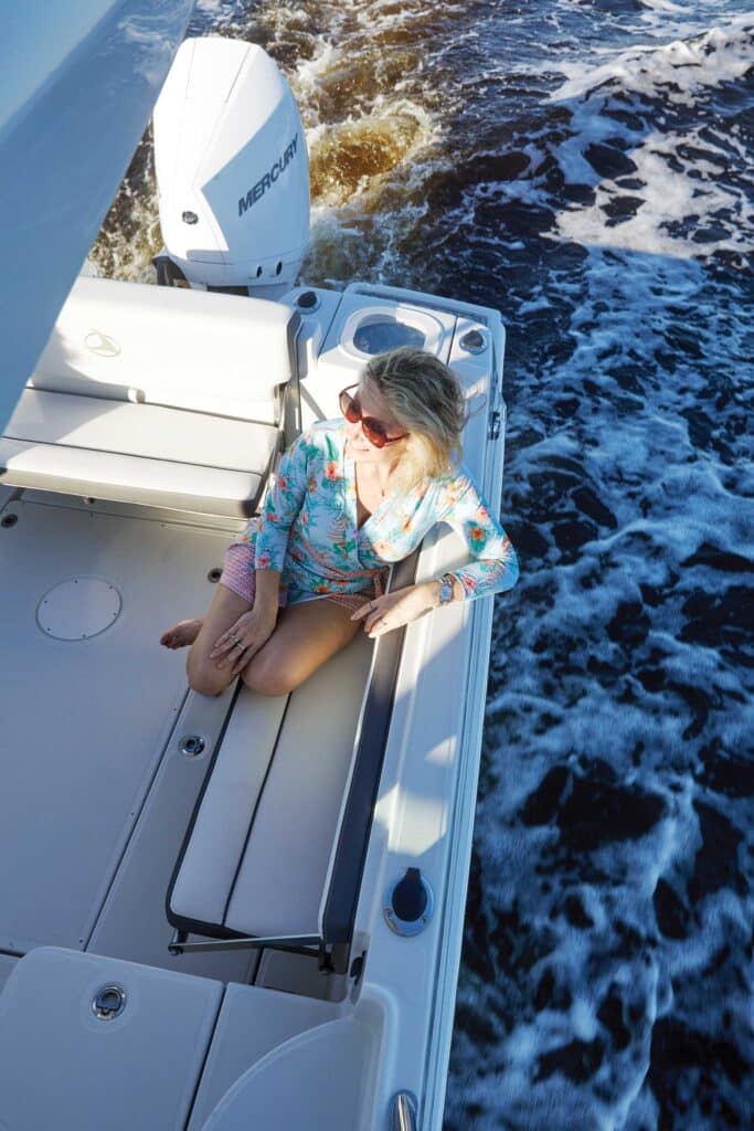 Finseeker 245 WA port seating