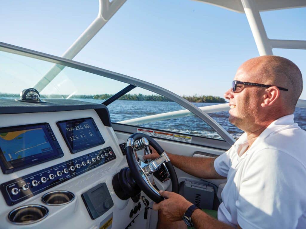 Finseeker 245 WA helm