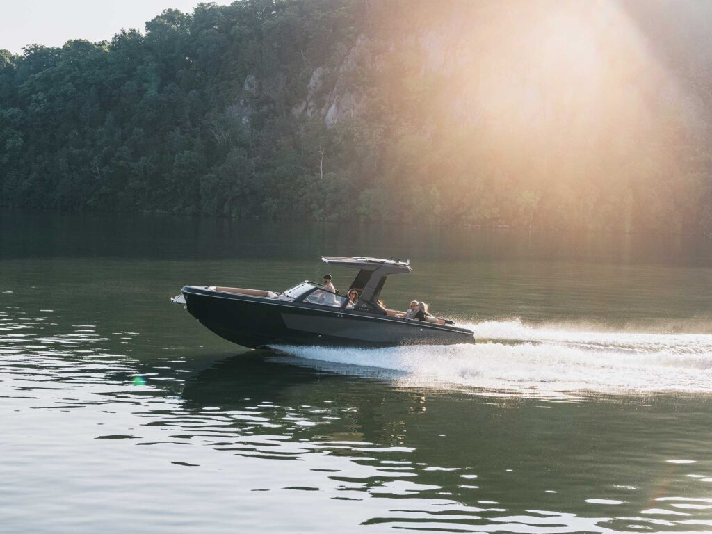 Aviara AV28S cruising